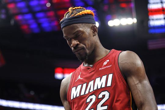 NBA吉米-巴特勒最新交易报道，自己想走但是热火不让