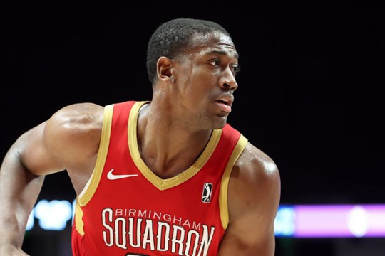 NBA湖人队以双向合同签约中锋特雷-杰米森