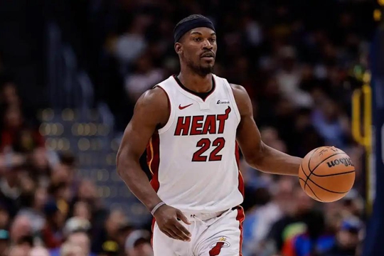 NBA5方超级大交易 勇士4换1得到巴特勒