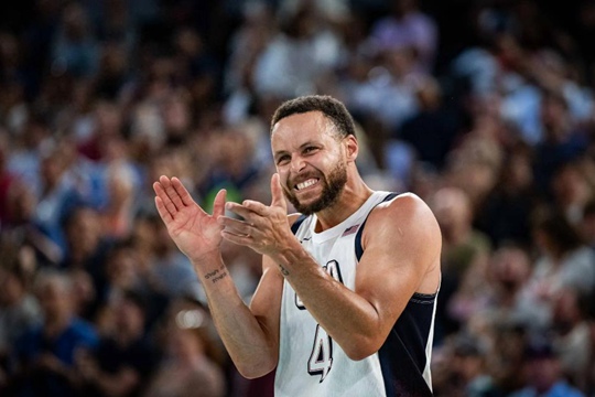 库里成为NBA第4位36岁连续4场得分30+的球员