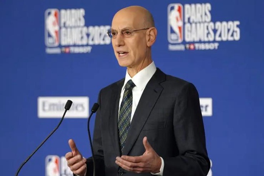 NBA总裁亚当-肖华谈对全明星赛的看法，表示未来全明星赛可能是美国队对阵世界队