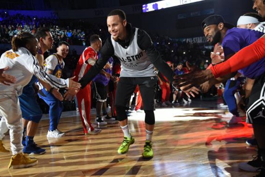 王鹤棣再度亮相2025NBA全明星名人赛