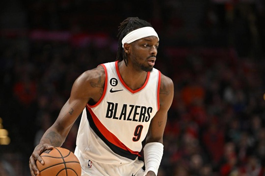 NBA开拓者队最新动态，表示比去年好各个都开心