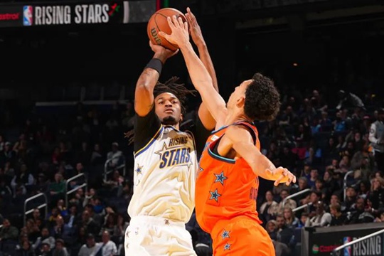 马刺新秀卡斯尔获得2025年NBA全明星新秀赛MVP