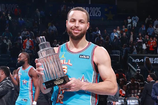 库里荣获2025全明星MVP，生涯第二次捧起AMVP奖杯
