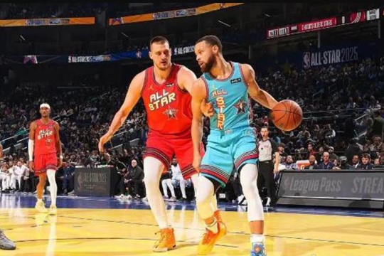 库里荣获2025全明星MVP，生涯第二次捧起AMVP奖杯