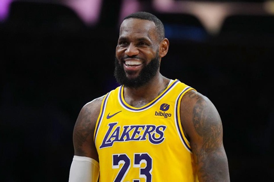 詹姆斯成NBA历史唯一三队得分榜前十球员