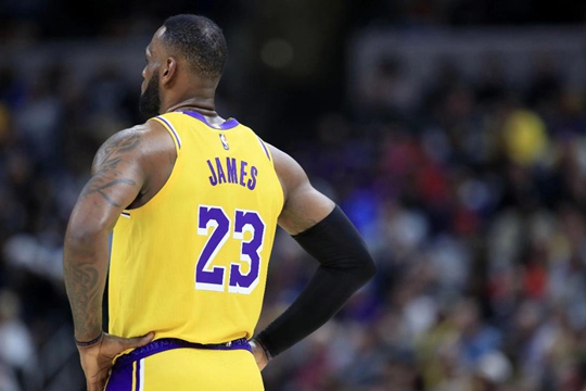 詹姆斯成NBA历史唯一三队得分榜前十球员