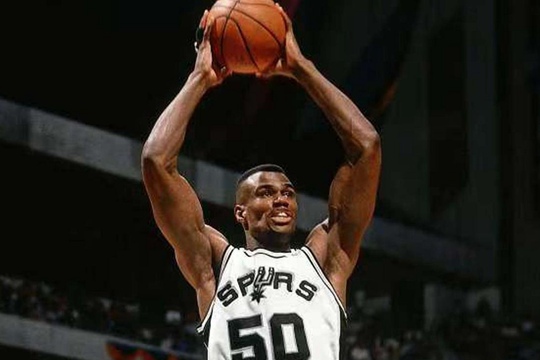 NBA历史仅有四人打出四双
