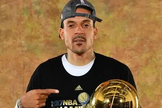 NBA历史最佳球员科比为何高于詹姆斯?