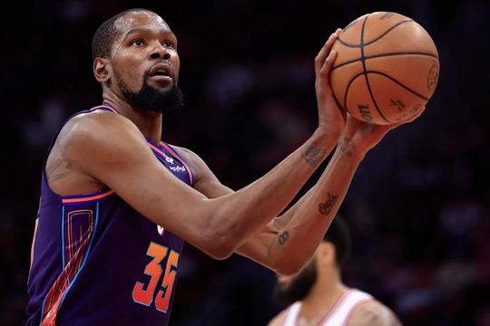 杜兰特生涯三分命中数超越皮尔斯，独占NBA历史第14位