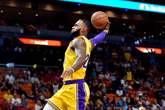 NBA官方回顾詹姆斯生涯各阶段总得分