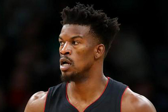 更衣室毒瘤变救世主!勇士赌赢NBA最危险交易,这疯子竟让库里下跪?