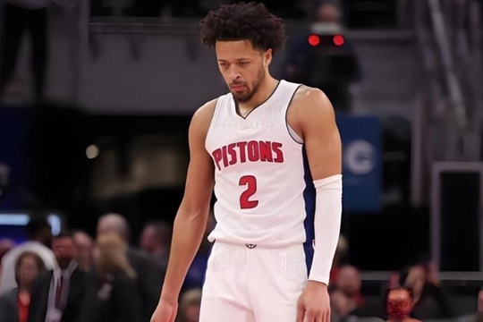康宁汉姆成为NBA历史上第8位没有罚球获得25+10+10的球员