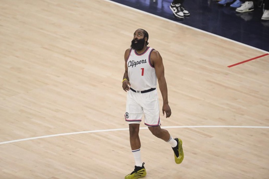 哈登生涯总得分超越摩西·马龙,升至NBA历史第十一
