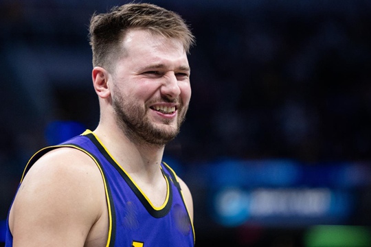 东契奇连续111场投进三分,升至NBA历史第五