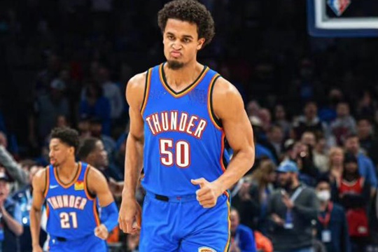 俄克拉荷马大学的杰里迈亚·菲尔斯将参加2025年NBA选秀
