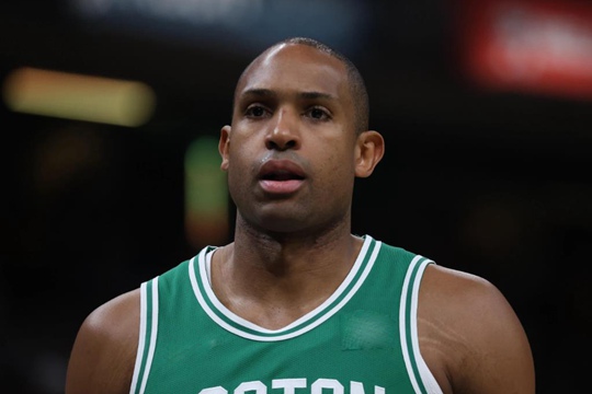 霍福德成NBA历史上第四生涯盖帽数1300+,三分球命中数900+的球员