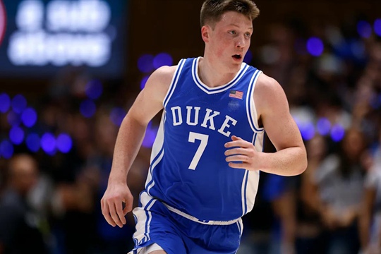 杜克大学的康-克努佩尔宣布参加2025年NBA选秀