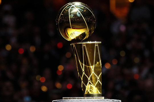 为何NBA会出现不少夺冠就拆队的情况？详解为何总冠军球队总在巅峰期自废武功
